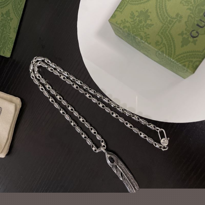 G*u*i necklaces